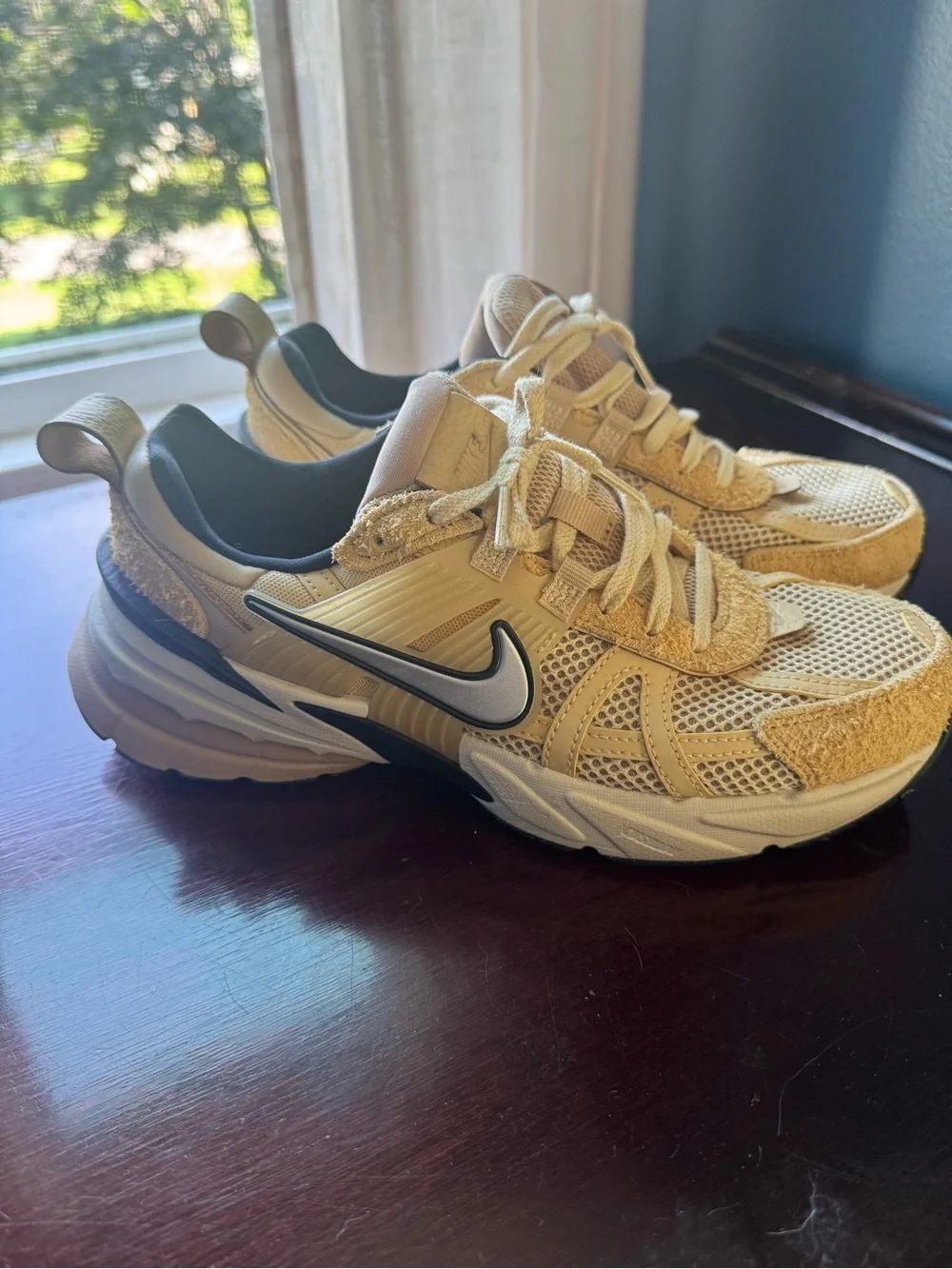 Nike women’s V2K sneakers like new sesame and black.